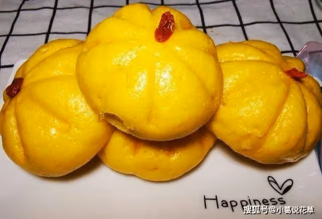 南瓜別再煮粥，做成好看又好吃的南瓜饅頭，香甜柔軟，孩子喜歡吃~
