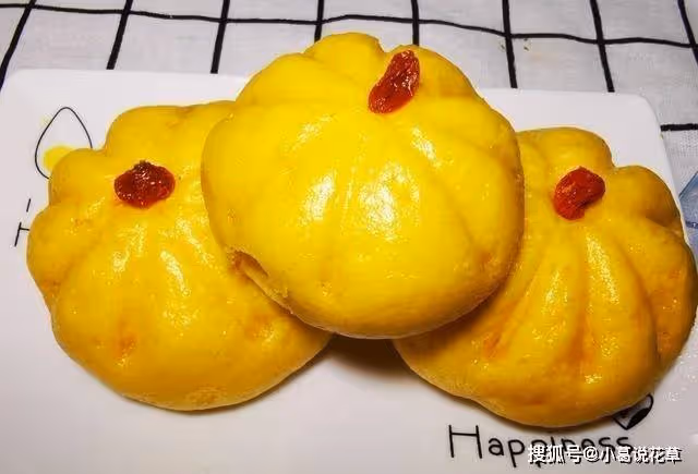 南瓜別再煮粥，做成好看又好吃的南瓜饅頭，香甜柔軟，孩子喜歡吃~