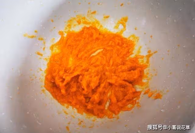 南瓜別再煮粥，做成好看又好吃的南瓜饅頭，香甜柔軟，孩子喜歡吃~