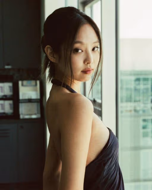 Jennie的38秒演技驚艷，美劇《偶像》在嚴厲的批評中，提前結束？