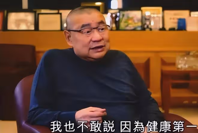 71歲劉鑾雄「重出江湖」,攜嬌妻甘比參加聚會!換腎後精神已好轉