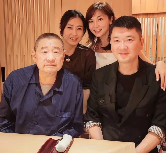 71歲劉鑾雄「重出江湖」,攜嬌妻甘比參加聚會!換腎後精神已好轉