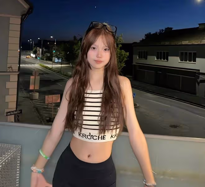 鍾麗緹14歲女兒辣妹打扮引熱議!愛化妝染髮顯成熟,目前身處國外