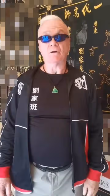 劉家良去世10周年,徒弟徒孫拜祭緬懷,乾弟劉家輝癱瘓多年未現身