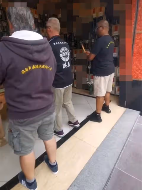 劉家良去世10周年,徒弟徒孫拜祭緬懷,乾弟劉家輝癱瘓多年未現身