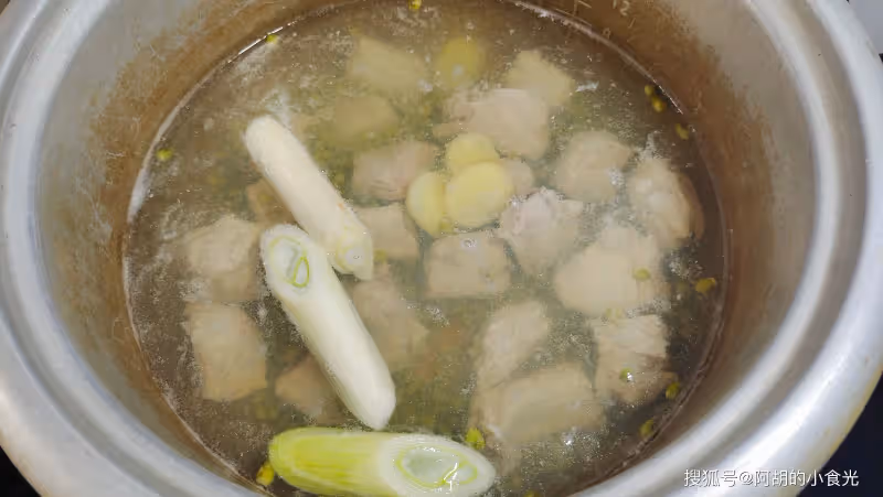 綠豆和它絕配，後悔沒早知道！文火慢燉一碗湯，掃清火氣濕氣，好營養輕鬆過夏