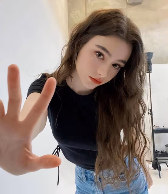 2022全球百大美女：Lisa也輸了！網友眼裡只看這位國外精靈美女