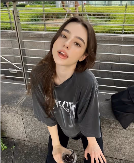 2022全球百大美女：Lisa也輸了！網友眼裡只看這位國外精靈美女