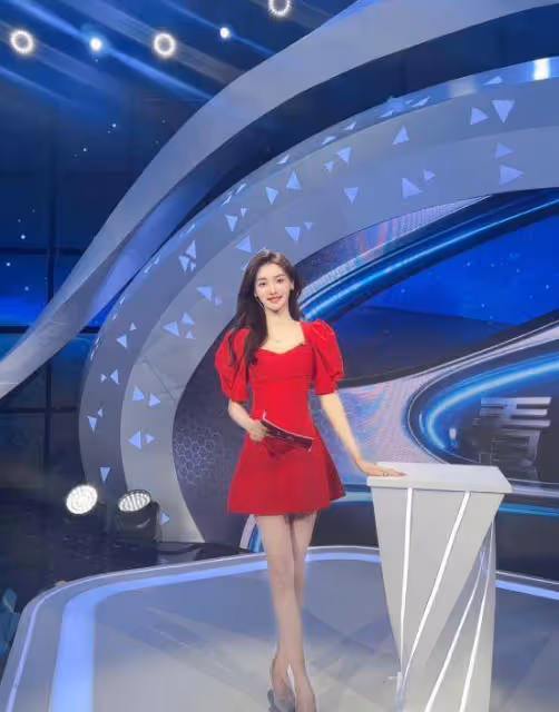 現在的體育主持人,身材和顏值都在追趕女明星