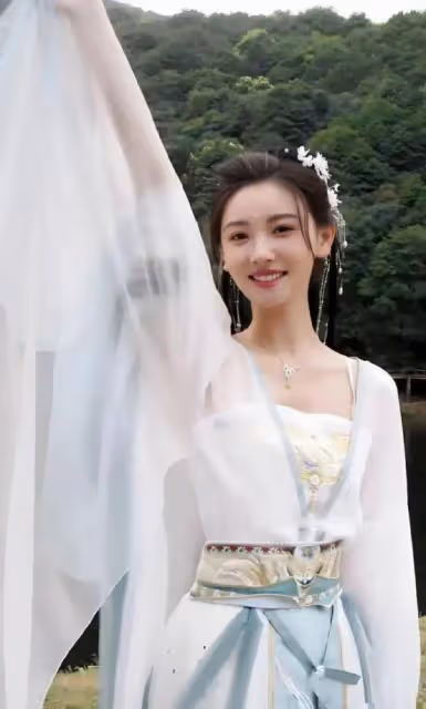 現在的體育主持人,身材和顏值都在追趕女明星