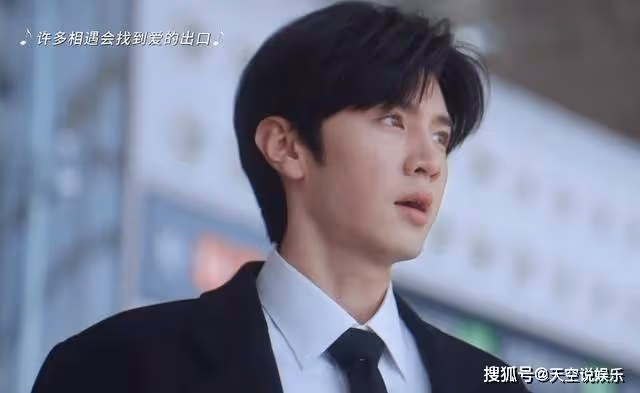 《偷偷藏不住》把一年四季都穿在了身上?桑稚的時尚感,雷人又可笑