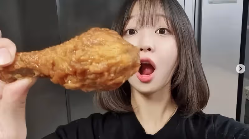 27歲韓國女網紅，稱自己月薪是同齡人年薪，曾吃下112盤旋轉壽司