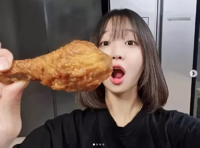 27歲韓國女網紅,稱自己月薪是同齡人年薪,曾吃下112盤旋轉壽司