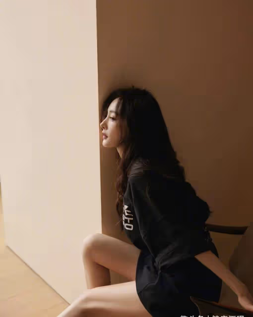 姐姐慶35歲生日,T恤配短褲努力往美了穿,看著像25歲