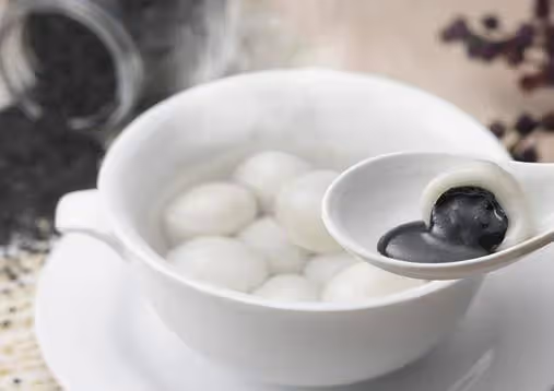 婆婆住院想吃湯圓,我親手包好「給她送來醫院」「聽到婆婆跟護士說話」我直接扔進垃圾桶
