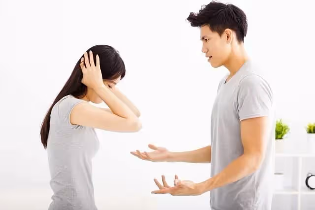我凈身出戶，他風光再婚，最後出車禍癱瘓在床，婆婆：我兒需要你！