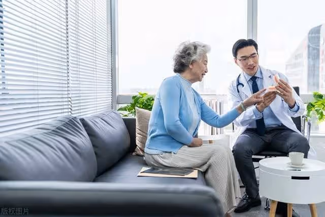 夫妻AA制31年! 丈夫生病「癱瘓臥床」要人照顧 61歲妻子「一天給我4千塊」也不伺候為了孩子,竟忍了31年