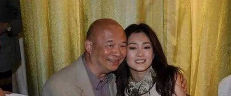女明星「飯局照」流出,章子怡最豪放,最後一位脖子都紅了!
