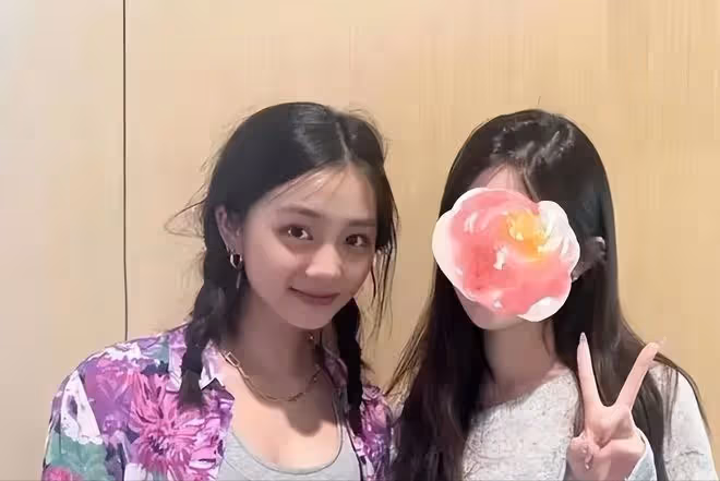 黃磊女兒多多盛裝出席班級舞會,濃妝艷抹不像本人,小細腰太搶鏡