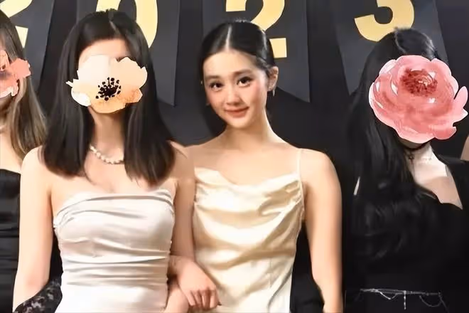 黃磊女兒多多盛裝出席班級舞會,濃妝艷抹不像本人,小細腰太搶鏡