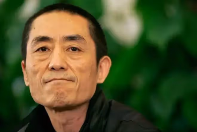 43歲葉璇官宣結婚!婚戒無鑽、婚紗簡陋發黃,藉機賣書太寒酸