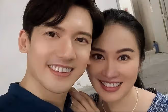 43歲葉璇官宣結婚!婚戒無鑽、婚紗簡陋發黃,藉機賣書太寒酸
