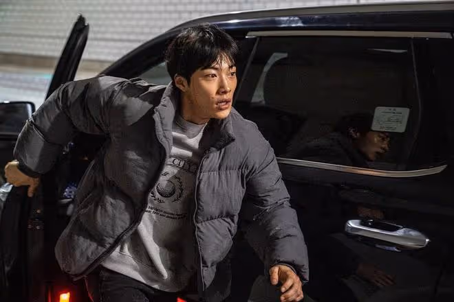 網議「退伍後狀態仍超好」韓劇男星!《王之國》李俊昊、金秀賢都上榜,他卻腫到登熱搜