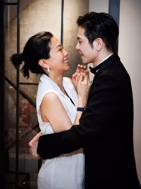 蕭敬騰求婚50歲經紀人,兩人親密擁吻甜齁,周杰倫昆凌等見證幸福