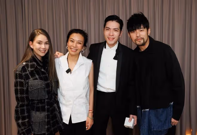 蕭敬騰求婚50歲經紀人,兩人親密擁吻甜齁,周杰倫昆凌等見證幸福