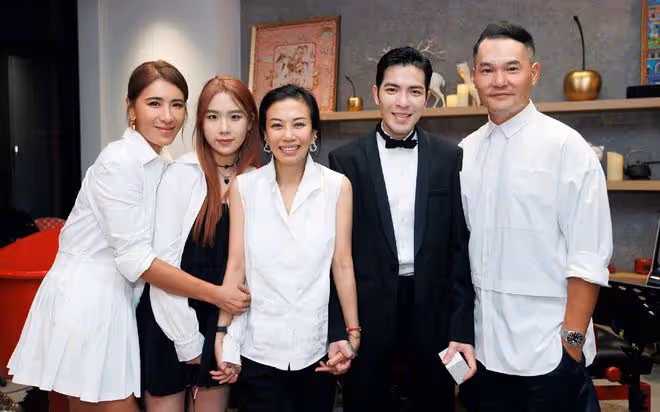 蕭敬騰求婚50歲經紀人,兩人親密擁吻甜齁,周杰倫昆凌等見證幸福