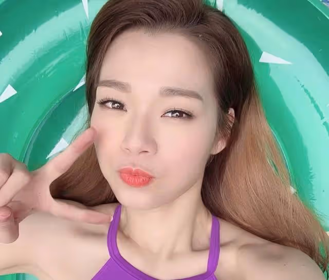 TVB知名女星包豪華遊艇出海,穿泳裝上圍豐滿,火辣身材獲激贊