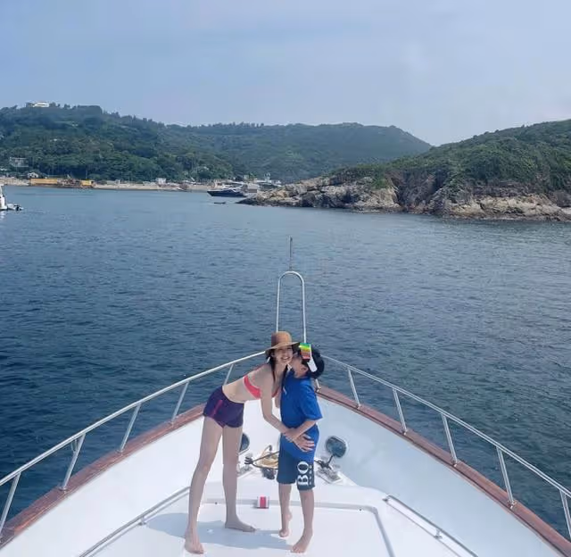 TVB知名女星包豪華遊艇出海,穿泳裝上圍豐滿,火辣身材獲激贊