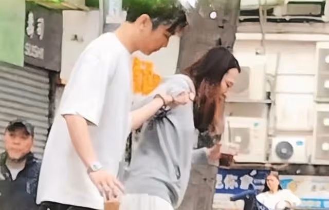 TVB知名男星迎新戀情,四年換四個女友,與現任在車上熱吻被拍