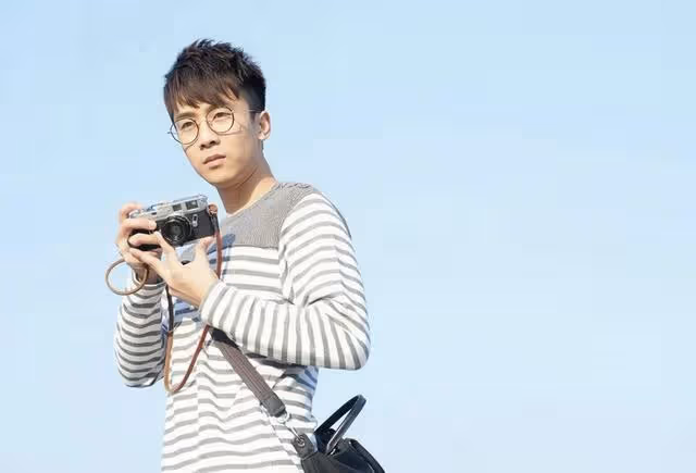 TVB知名男星迎新戀情,四年換四個女友,與現任在車上熱吻被拍