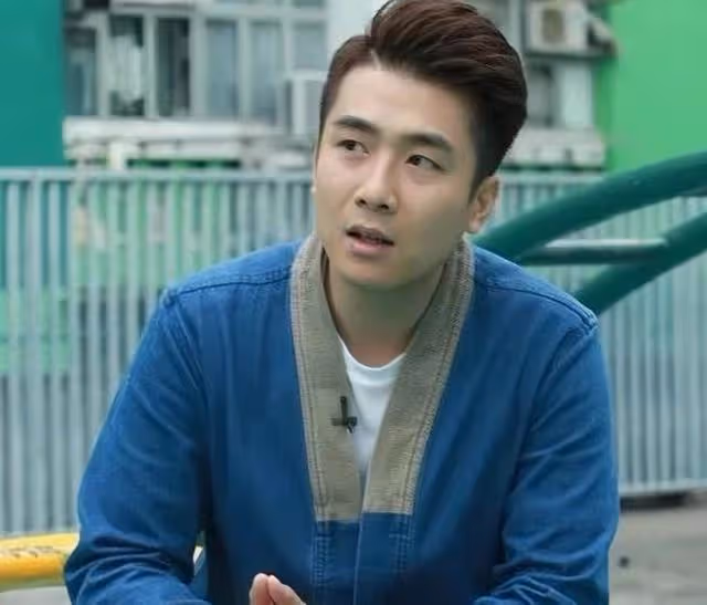 TVB知名男星迎新戀情,四年換四個女友,與現任在車上熱吻被拍