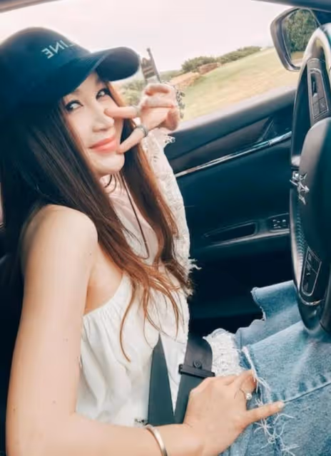 幸福!溫碧霞曬與富商老公及養子合照,男方皮膚黝黑像美女與野獸