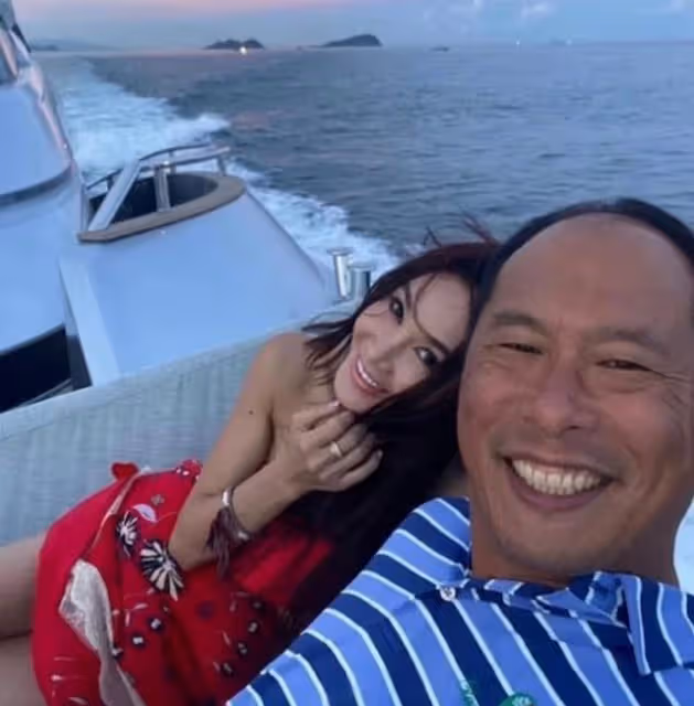 幸福!溫碧霞曬與富商老公及養子合照,男方皮膚黝黑像美女與野獸