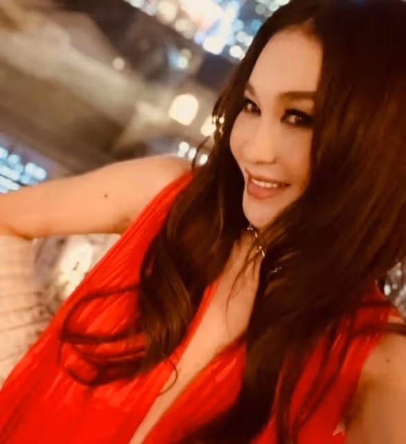 幸福!溫碧霞曬與富商老公及養子合照,男方皮膚黝黑像美女與野獸