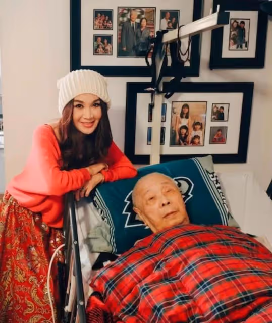 幸福!溫碧霞曬與富商老公及養子合照,男方皮膚黝黑像美女與野獸