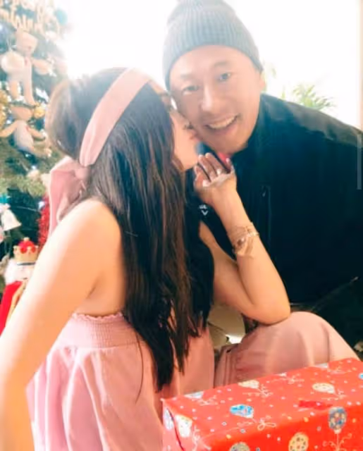 幸福!溫碧霞曬與富商老公及養子合照,男方皮膚黝黑像美女與野獸