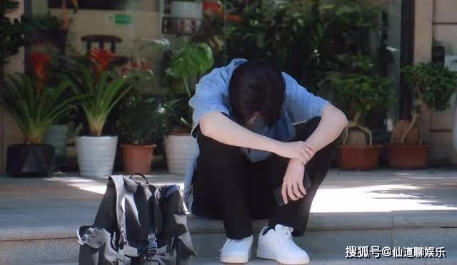 《偷偷藏不住》撞臉周一圍，段嘉許顏值太拉跨？他的帥全憑一副眼鏡