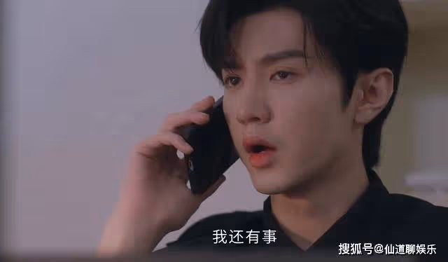 《偷偷藏不住》撞臉周一圍，段嘉許顏值太拉跨？他的帥全憑一副眼鏡