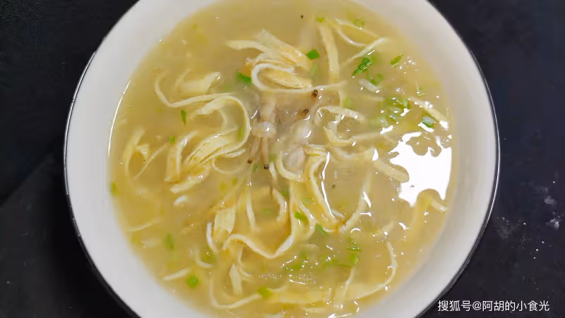 冬瓜和它天生一對，懂行的都愛吃！濃縮成一碗羹，清淡鮮美、更是道寶藏解暑湯