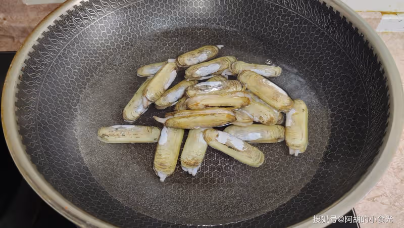 冬瓜和它天生一對，懂行的都愛吃！濃縮成一碗羹，清淡鮮美、更是道寶藏解暑湯