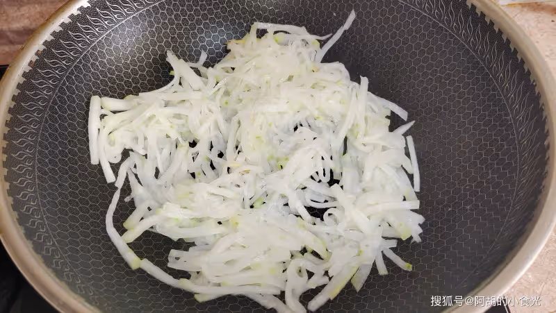 冬瓜和它天生一對，懂行的都愛吃！濃縮成一碗羹，清淡鮮美、更是道寶藏解暑湯