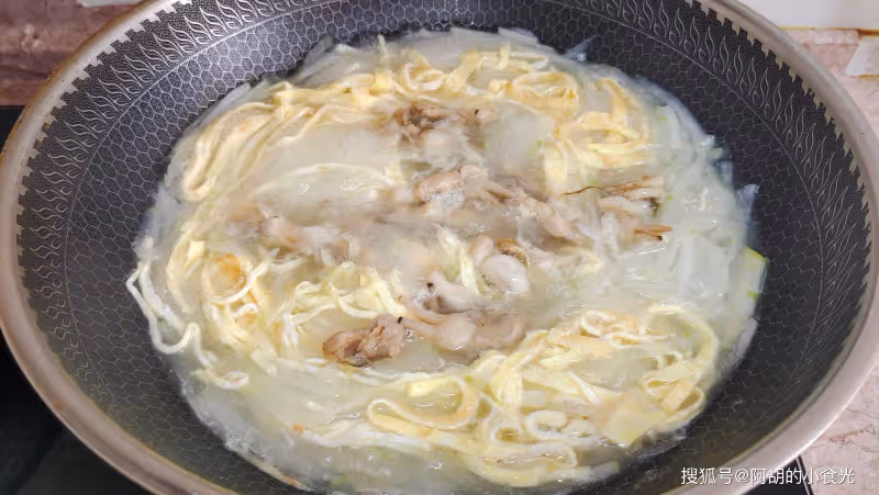 冬瓜和它天生一對，懂行的都愛吃！濃縮成一碗羹，清淡鮮美、更是道寶藏解暑湯