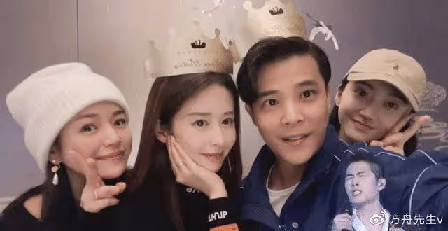 陳妍希穎兒帶娃同游迪士尼,小星星睫毛又長又密,小月亮很像付辛博