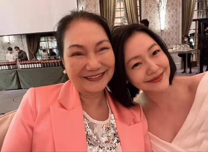 小S陷吸毒風波,女兒資源不受影響,長女再拍廣告大片超模範十足