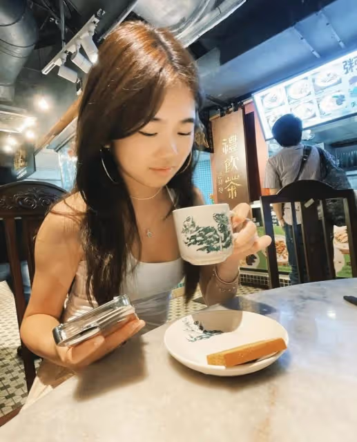 曹格曬與兒女逛街,兒子高大帥氣,12歲Grace穿弔帶露小蠻腰好辣