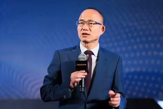大學畢業嫁窮小子,幫老公做到千億身家,卻因不能生娃,離婚了